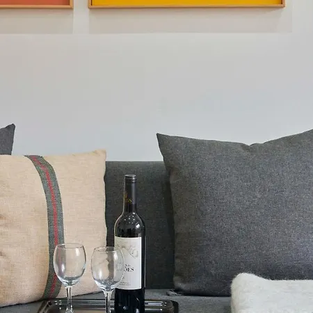 Spacious&light-filled 4br By Timecoler Amadora