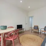 Spacious&light-filled 4br By Timecoler Amadora