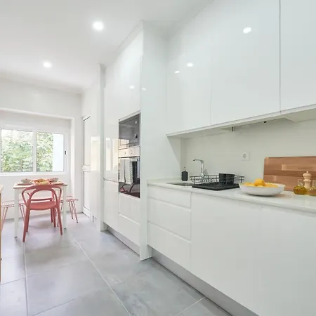 Apartment Spacious & Light-filled 4br By Timecoler *