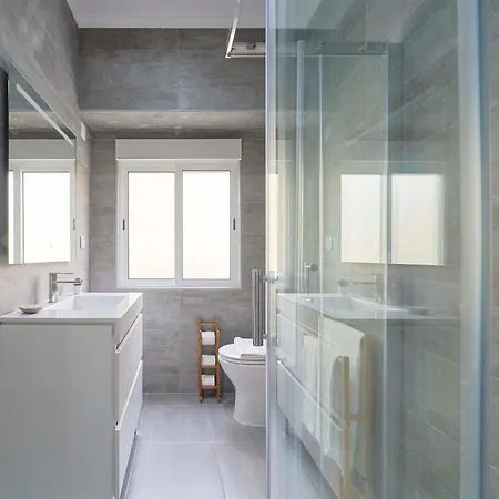 Spacious & Light-filled 4br By Timecoler