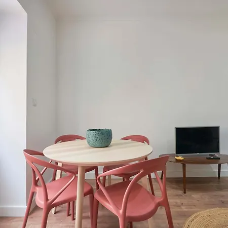 Apartment Spacious & Light-filled 4br By Timecoler