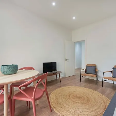 Spacious & Light-filled 4br By Timecoler أمادورا