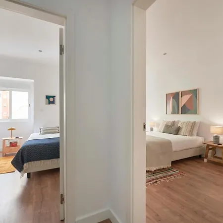 Spacious & Light-filled 4br By Timecoler Apartment
