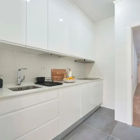 Spacious & Light-filled 4br By Timecoler