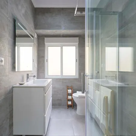 アパート Spacious & Light-filled 4br By Timecoler アマドーラ