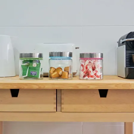 Spacious & Light-filled 4br By Timecoler דירה