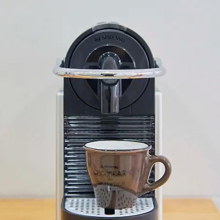 Spacious & Light-filled 4br By Timecoler