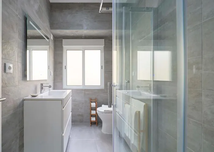 Spacious & Light-filled 4br By Timecoler