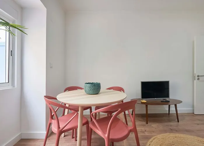 Apartament Spacious & Light-filled 4br By Timecoler