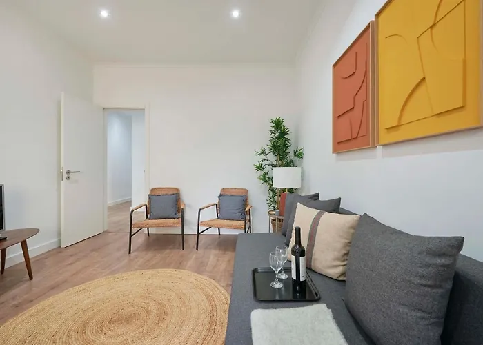 Apartament Spacious & Light-filled 4br By Timecoler *