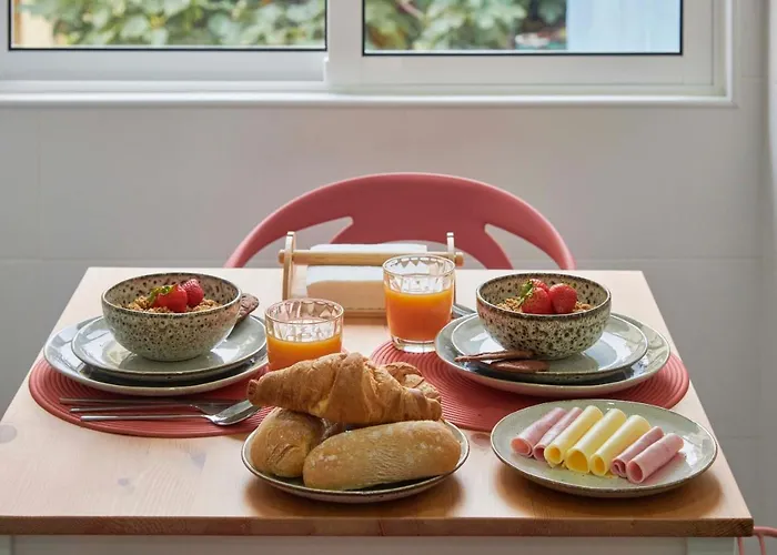 Apartament Spacious & Light-filled 4br By Timecoler *