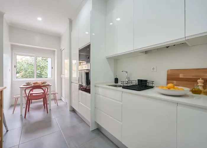 Apartament Spacious & Light-filled 4br By Timecoler Amadora