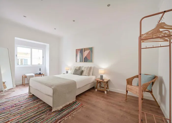 Spacious & Light-filled 4br By Timecoler Apartament Amadora