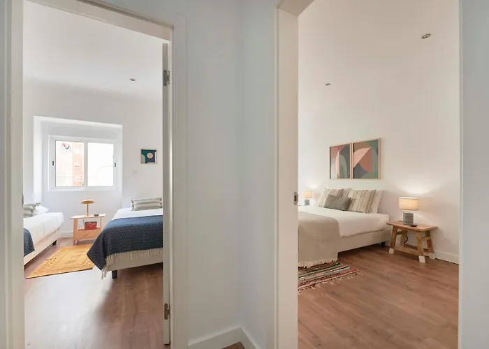 Spacious & Light-filled 4br By Timecoler Apartament
