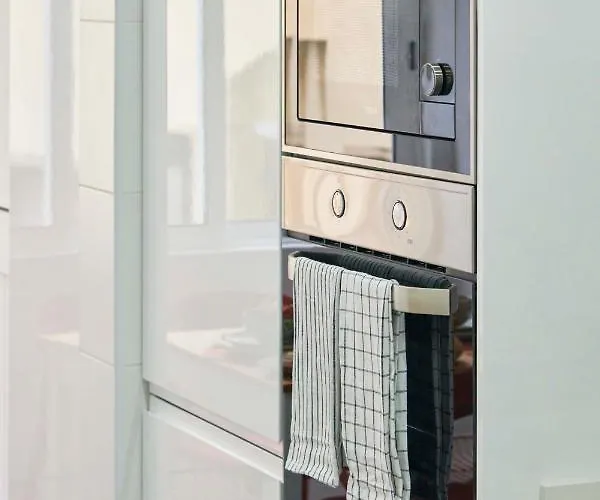 Apartament Spacious & Light-filled 4br By Timecoler *