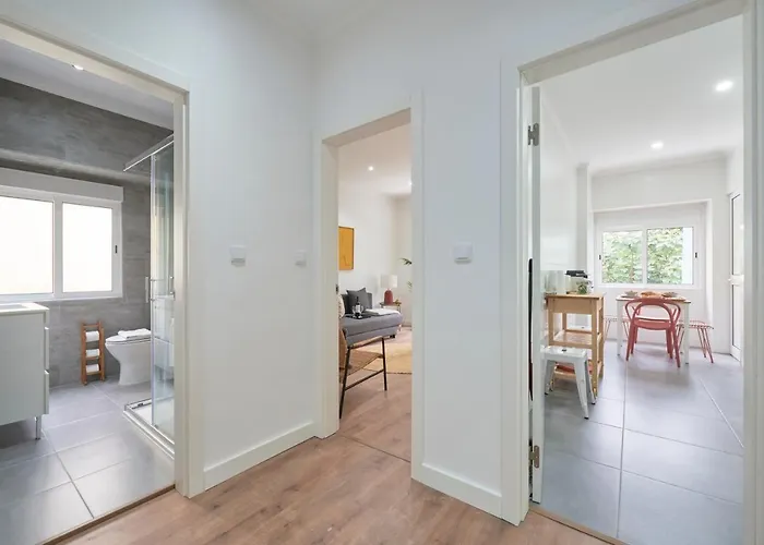 Apartament Spacious & Light-filled 4br By Timecoler *