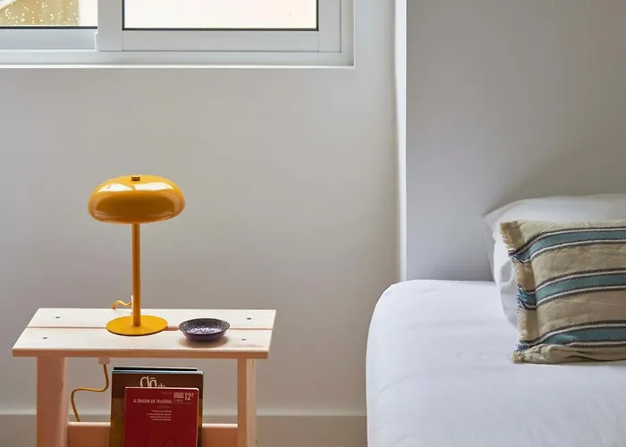 Spacious & Light-filled 4br By Timecoler *