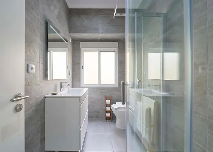 Apartament Spacious & Light-filled 4br By Timecoler Amadora