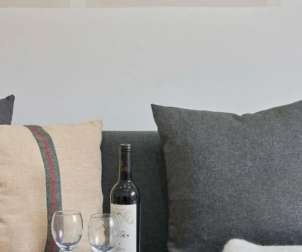 Spacious & Light-filled 4br By Timecoler Amadora