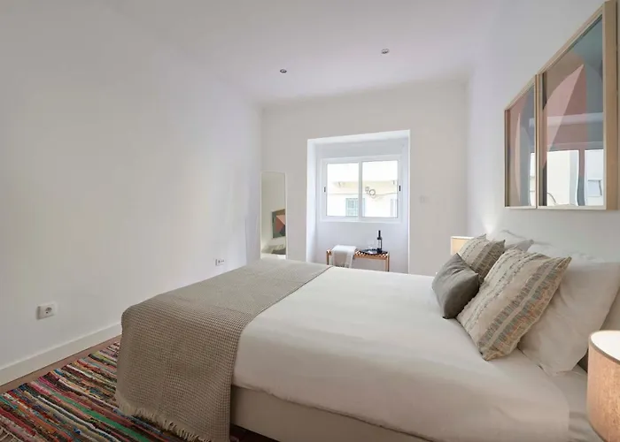 Spacious & Light-filled 4br By Timecoler Apartament Amadora