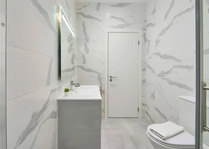 Apartament Spacious & Light-filled 4br By Timecoler *